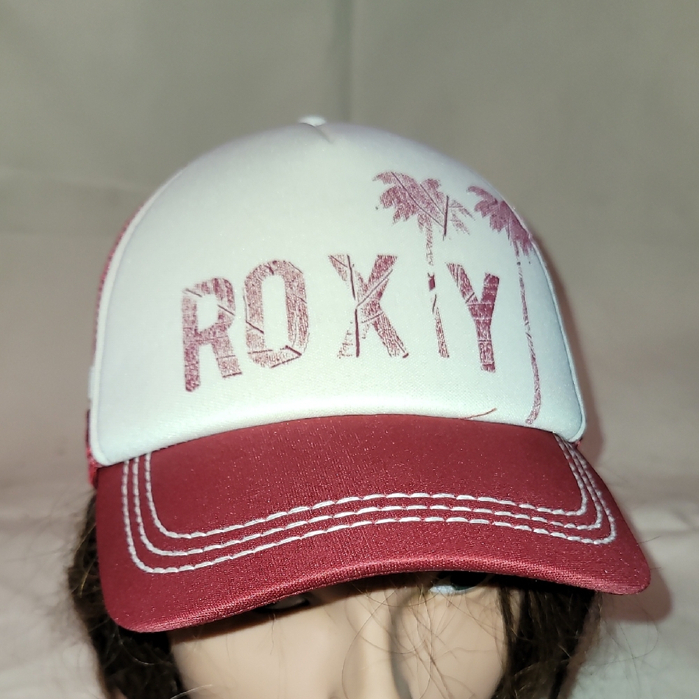 Vintage. Roxy. Snapback Trucker hat. Like-new